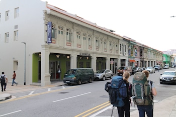 st signature jalan besar