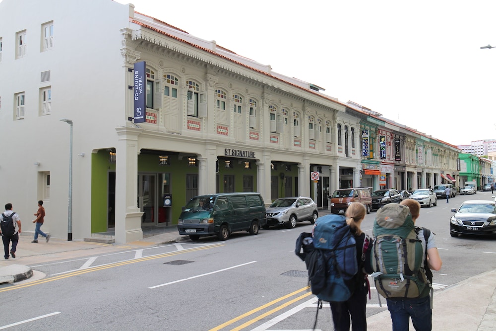 st signature jalan besar