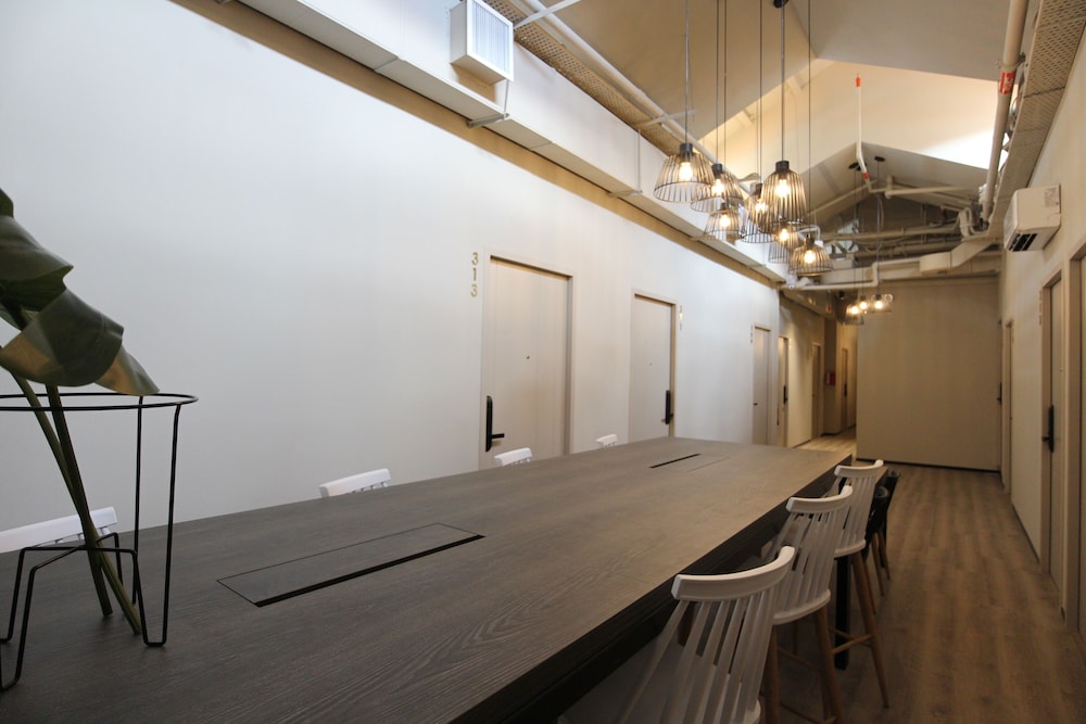 st signature jalan besar