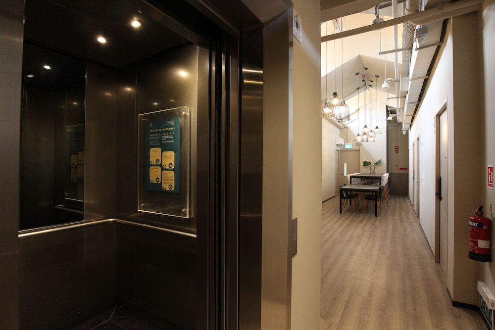 st signature jalan besar