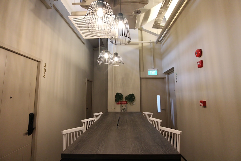 st signature jalan besar