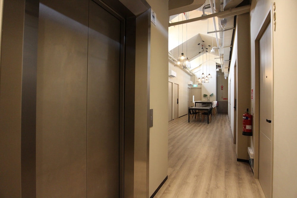 st signature jalan besar