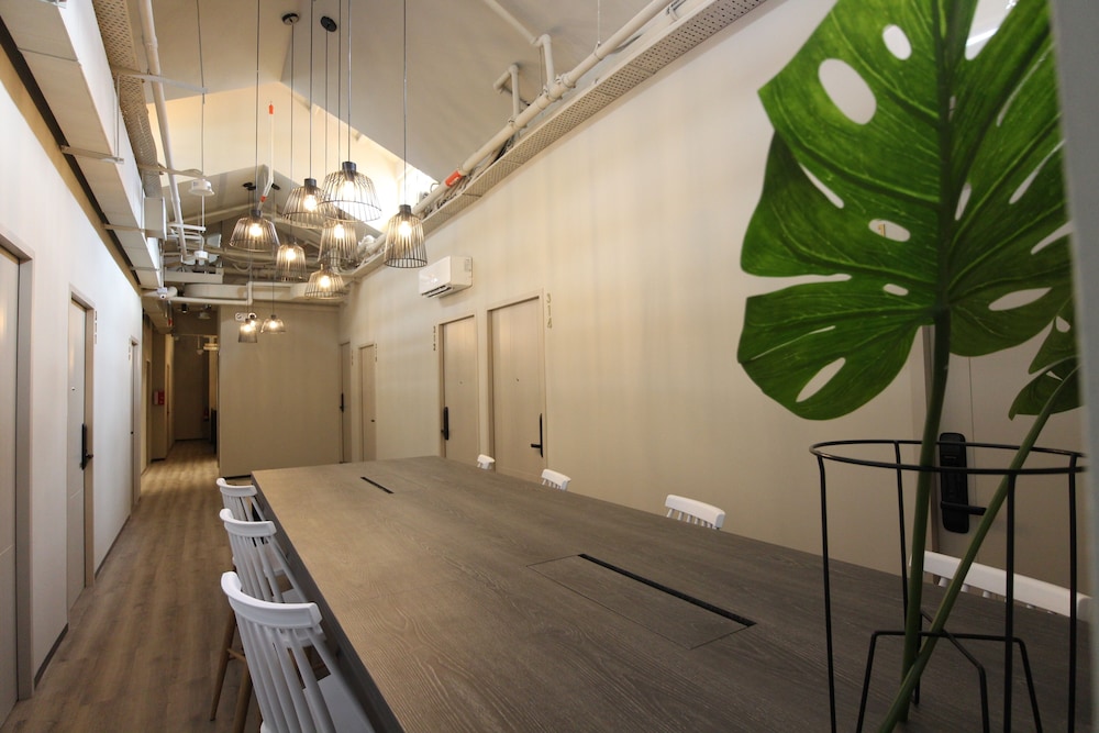 st signature jalan besar