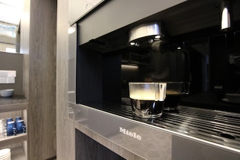 st signature jalan besar