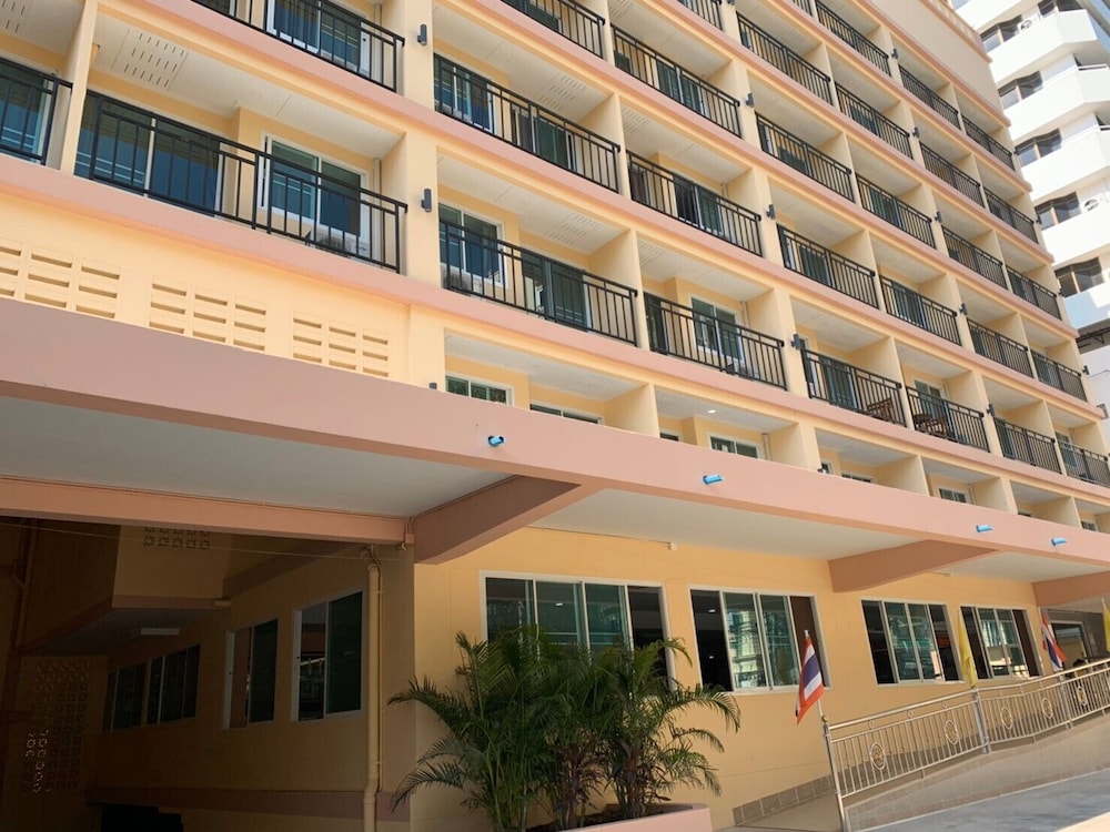 a a pattaya golden beach hotel