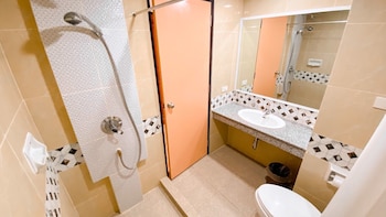 a a pattaya golden beach hotel