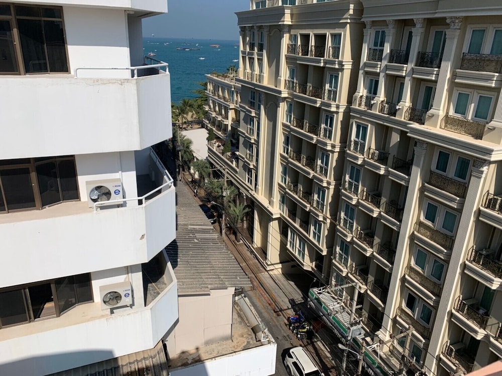 a a pattaya golden beach hotel