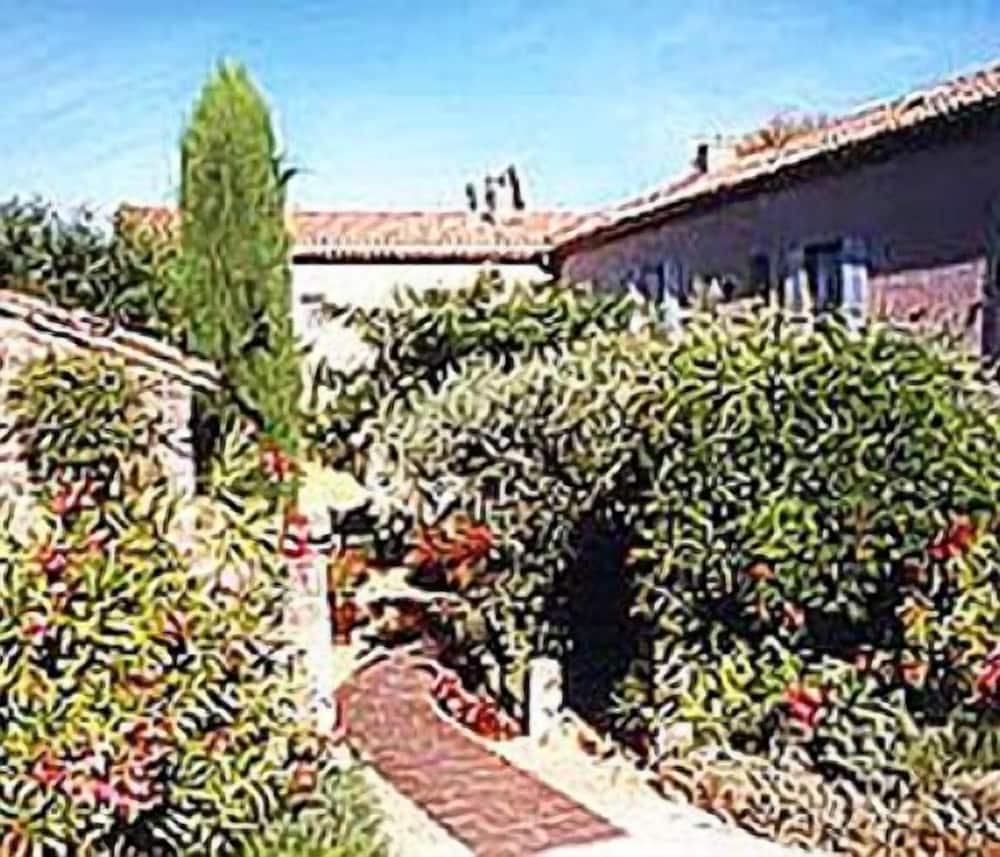 le mas des carassins