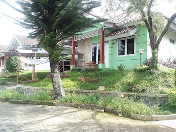 villa kota bunga cosmos