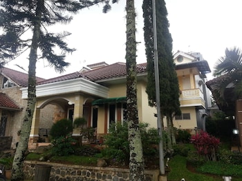 villa kota bunga cosmos