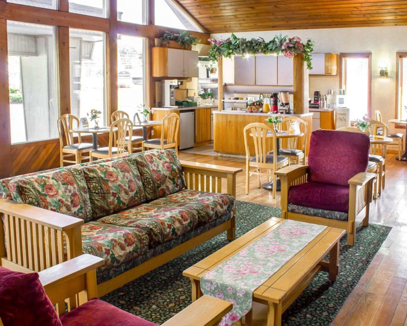 econo lodge inn and suites colonie center mall