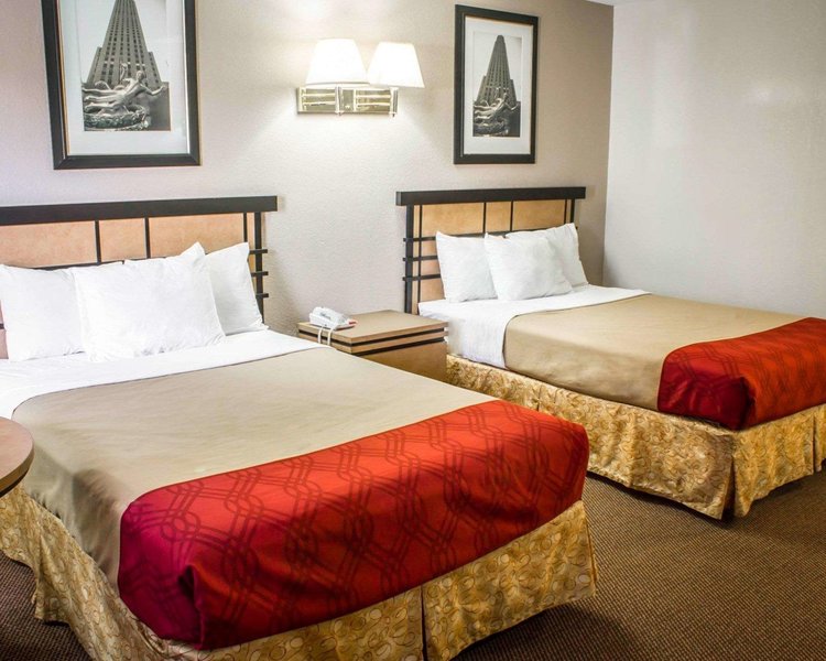 econo lodge inn and suites colonie center mall