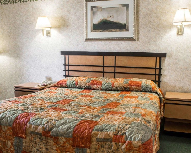 econo lodge inn and suites colonie center mall