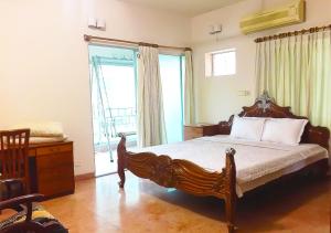 Maya Service Apt,Apartment-A4 House 5 Road 127 Gulshan 1 Dhaka 1212,2.5 star