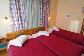 Varonos,Delfoi>>Central Greece,3 star