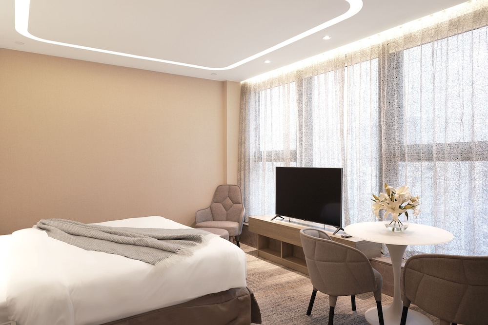 one eight one hotel serviced residences