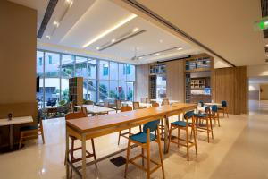 holiday inn express and suites bengaluru old madras road