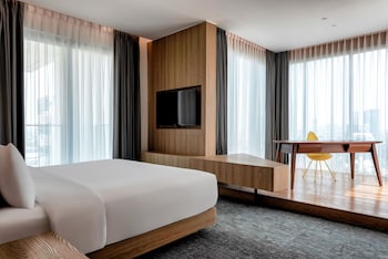aloft south jakarta