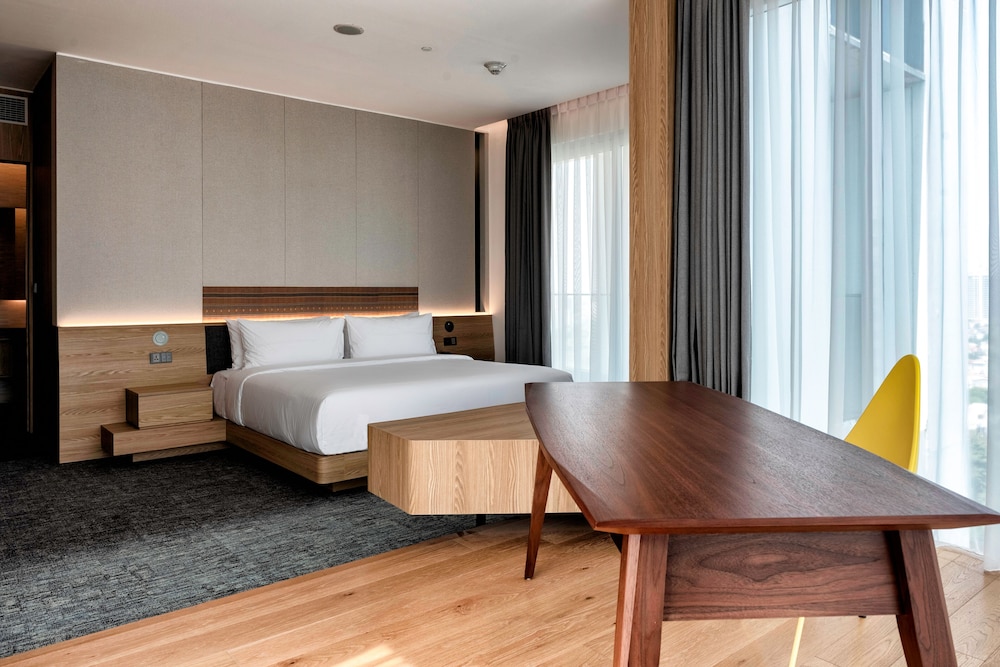 aloft south jakarta
