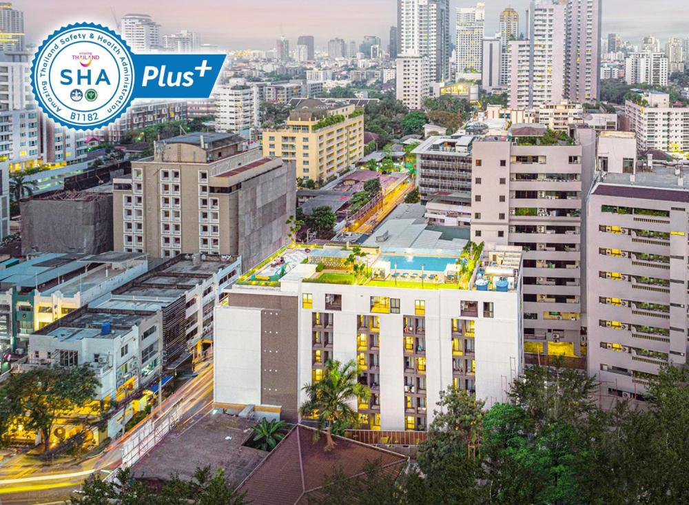 the quarter phromphong by uhg