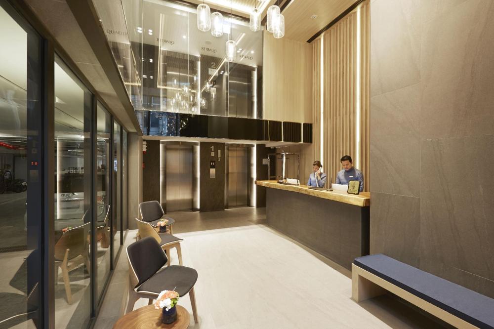 the quarter phromphong by uhg