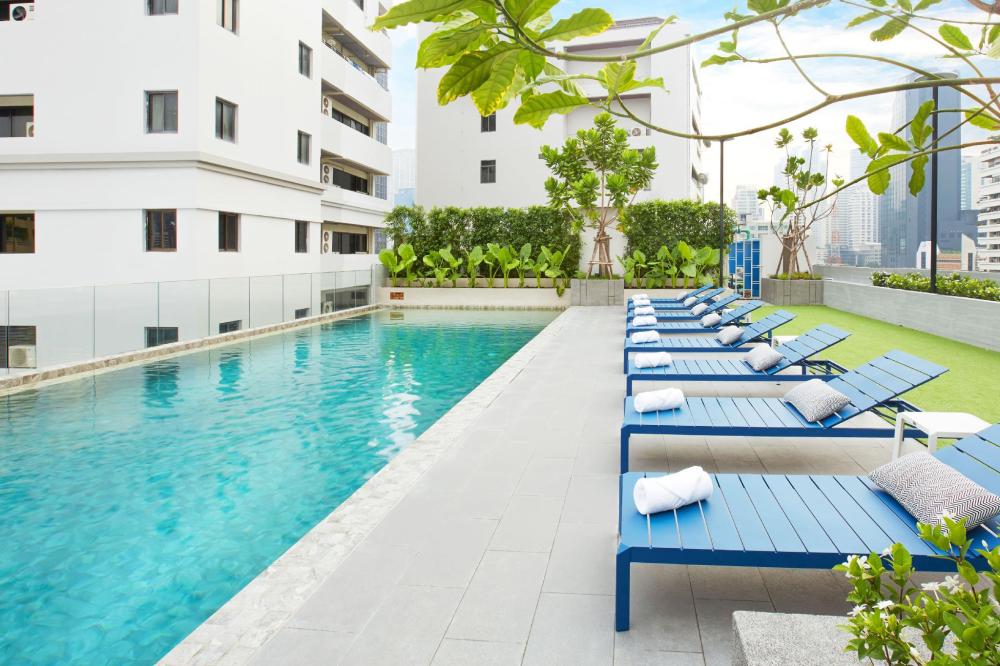 the quarter phromphong by uhg