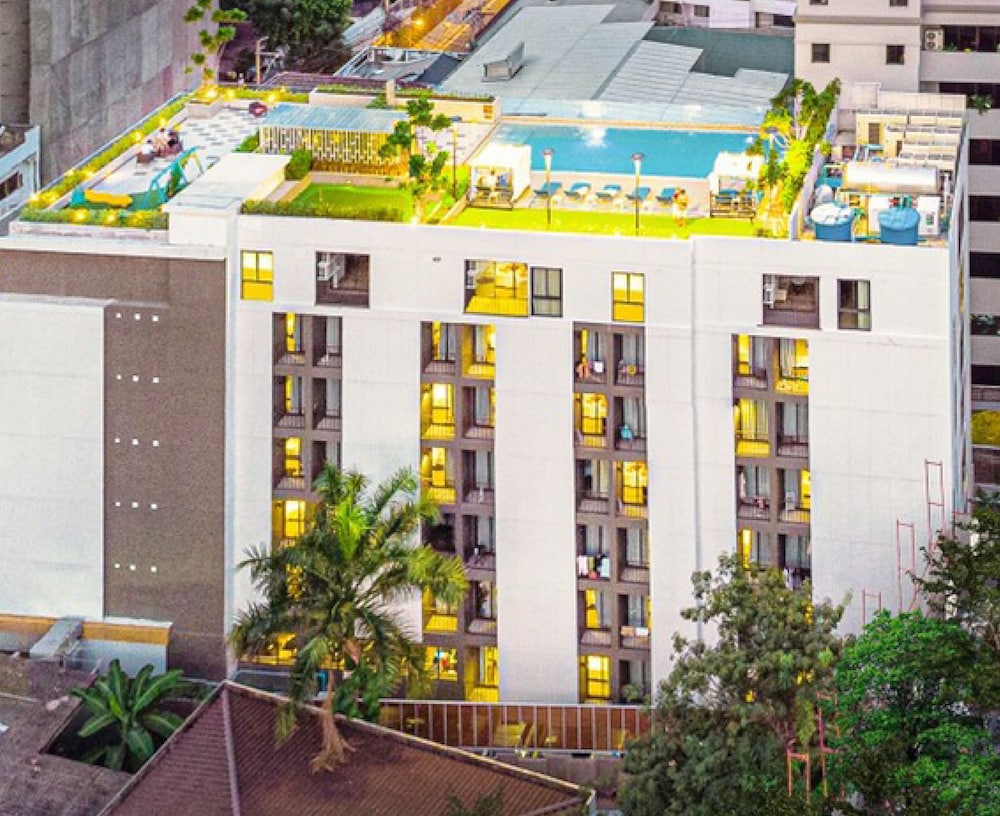 the quarter phromphong by uhg