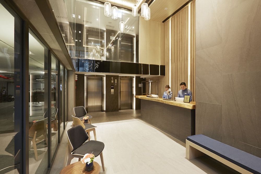 the quarter phromphong by uhg