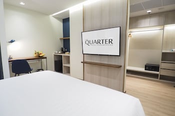 the quarter phromphong by uhg