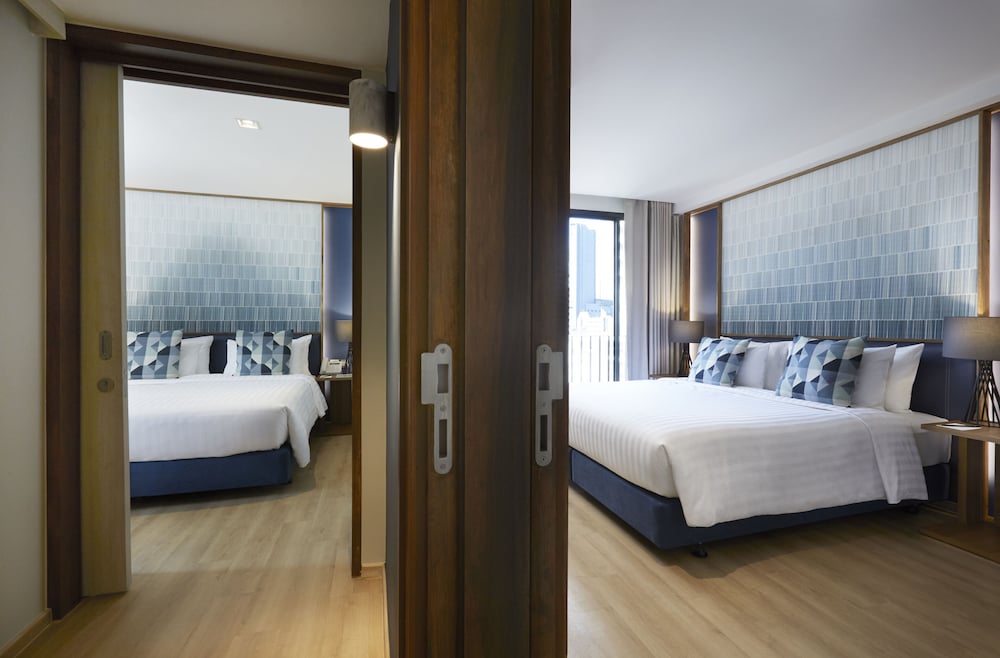 the quarter phromphong by uhg