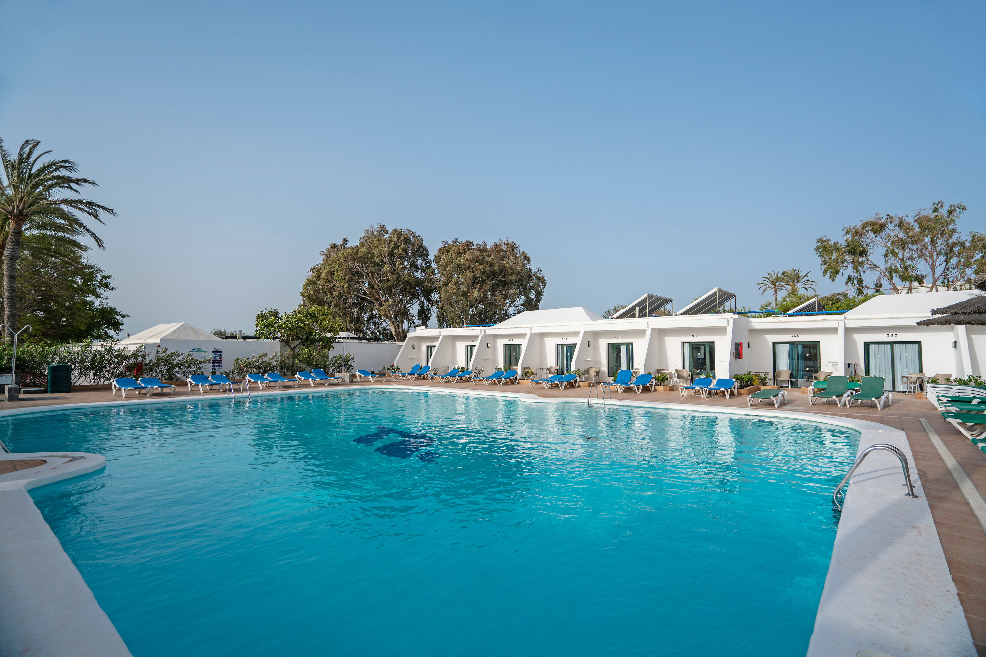 thb flora aparthotel