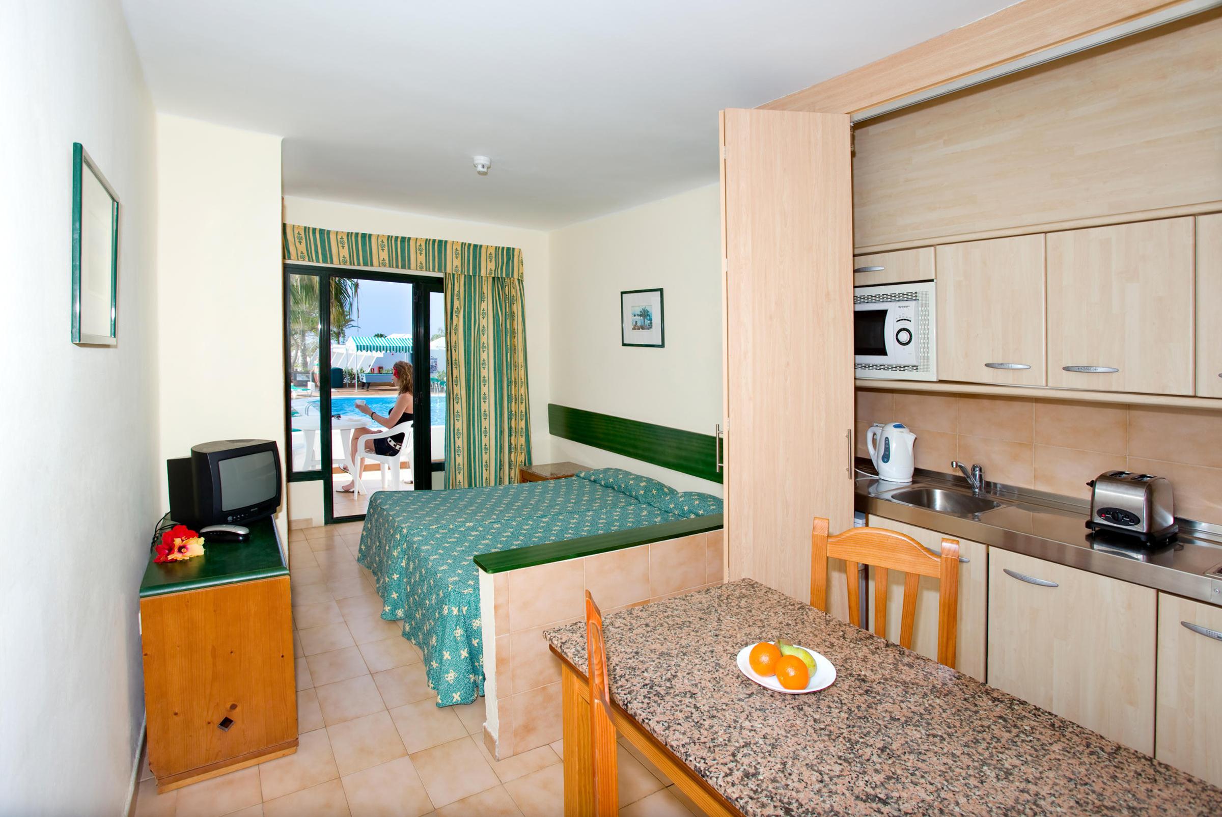 thb flora aparthotel