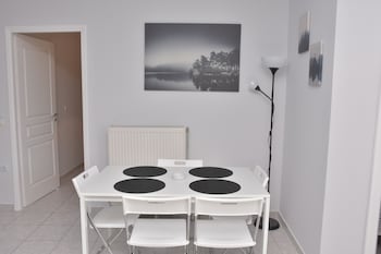 Double M,28 Oi Oktovriou 14 190 03 Markopoulo,3 star