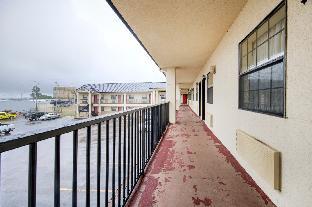Super 8 Mcalester,Near Choctaw Casino Mcalester,3 star
