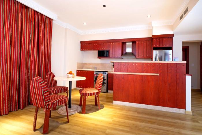 al liwan suites rawdat al khail