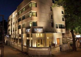 Comfort Inn Legacy By One Earth, 4.8 Km From Rajkot Airport>>Near Rajkot Train Station, Rajkot ,3 star