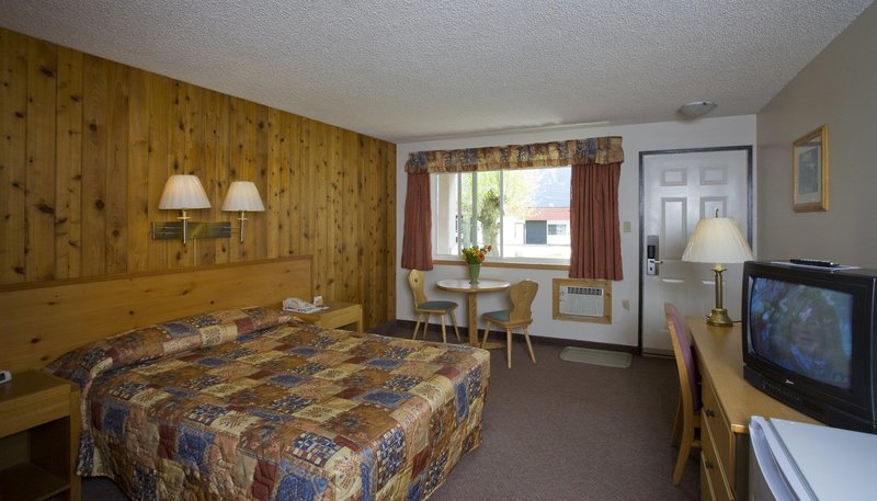 rocky mountain ski lodge