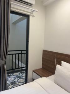 paragon house and residence