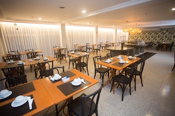 Regency Copacabana Hotel,R. Santa Clara 141,4 star