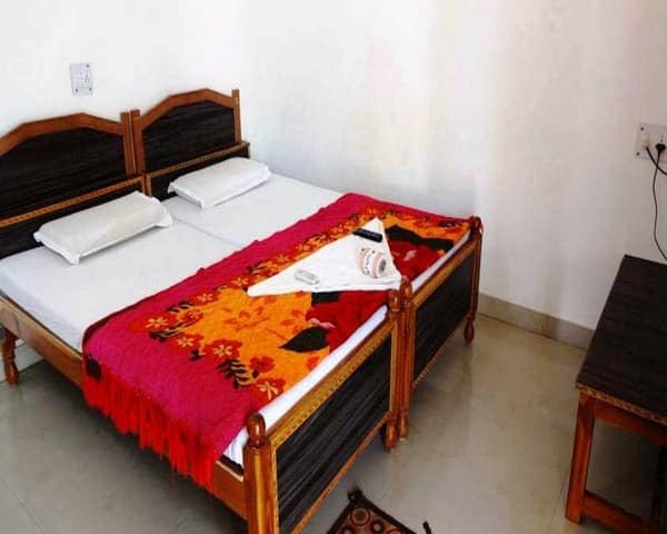 Hotel Shivam Palace,Ramrajaraja Temple Road Near Ganesh Darwaza Orchha 472246,2 star