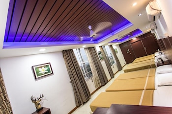 hotel rajmahal inn
