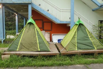 yha ngong ping sg davis youth hostel