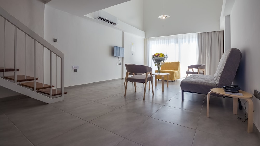 protaras plaza hotel