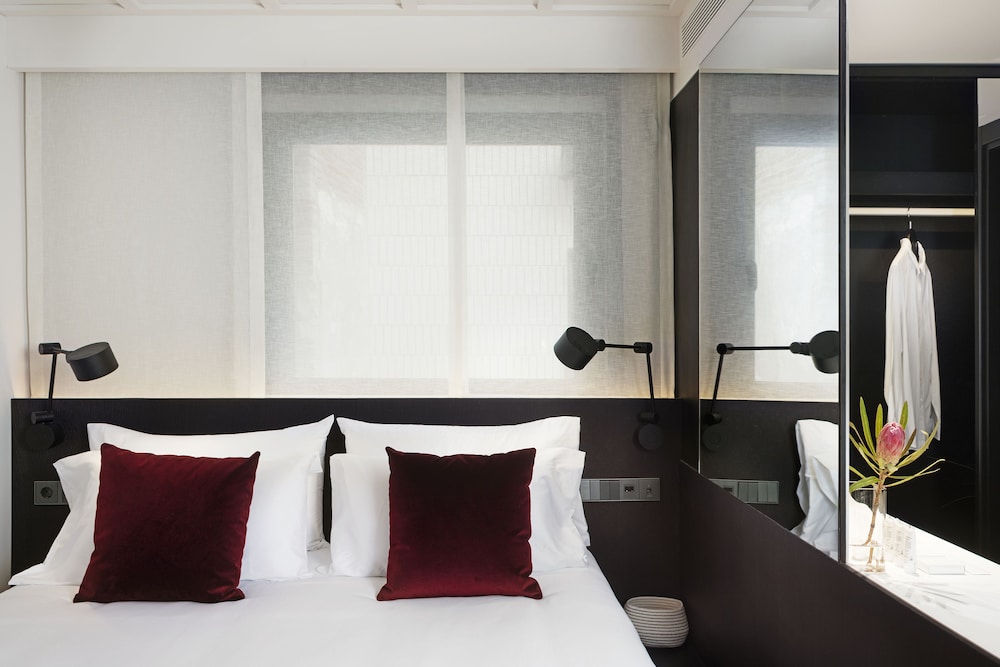 yurbban ramblas boutique hotel