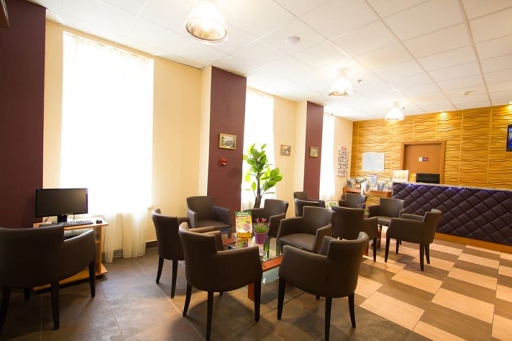 six inn hotel