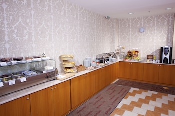six inn hotel