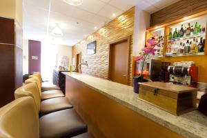 six inn hotel