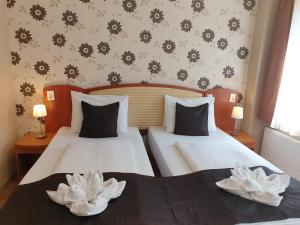 six inn hotel