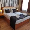six inn hotel