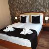 six inn hotel